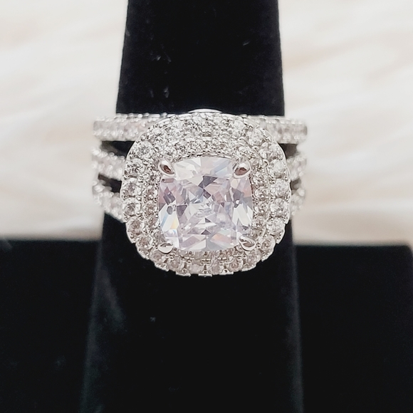 925 Halo Diamond Ring in Sterling Silver - Picture 11 of 12